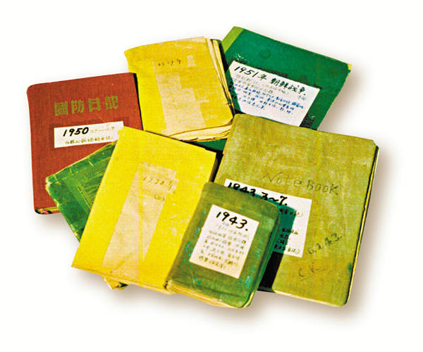 ●在行軍打仗中，陳賡也堅持記日記的習慣。圖為保存完整的陳賡日記本。 受訪者供圖