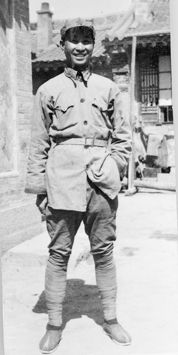 ●斯諾夫人拍攝的陳賡全身照。受訪者供圖