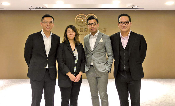 ● 馬楚力（左一）擔任香港中華廠商聯合會青委會副主席，常鼓勵港青投身大灣區發展。