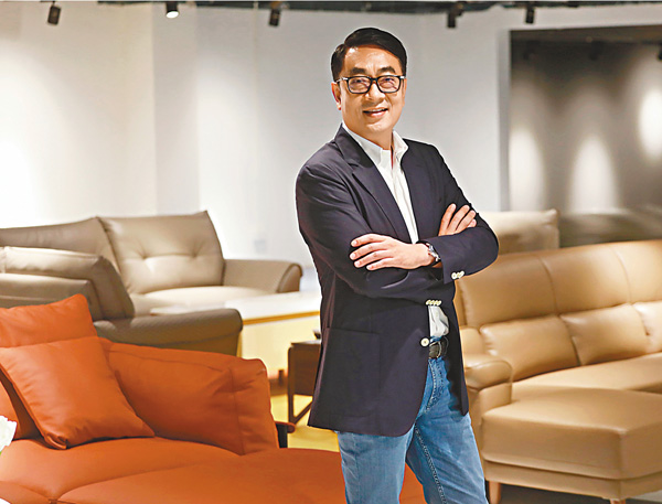 ●余順輝成立慈善基金，助紅軍烈屬。