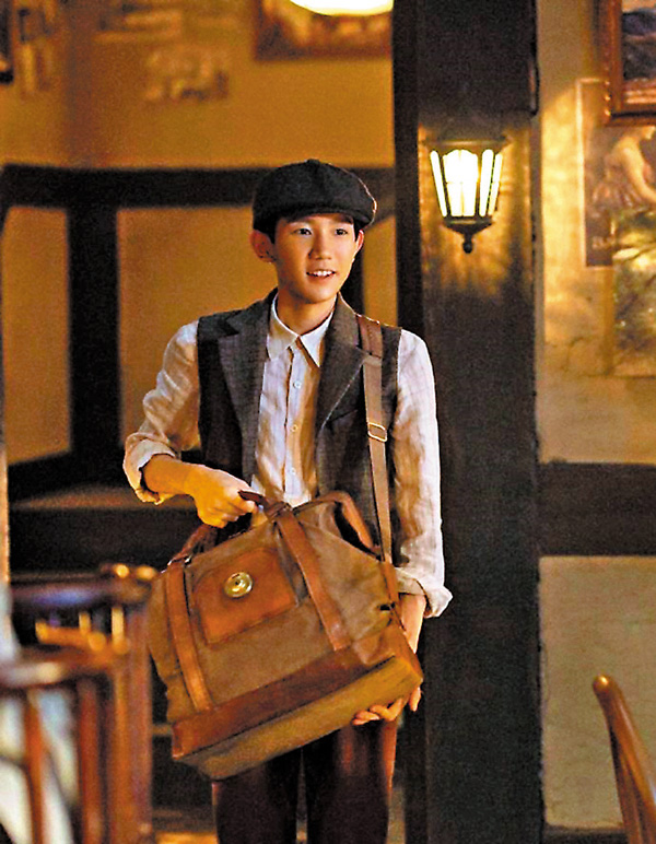 ●王源飾演鄧小平。