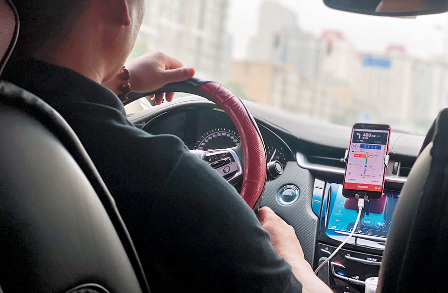 ● 滴滴出行市佔率高達九成，如今無法再吸納新客戶，其他約車平台紛紛出招搶客。資料圖片