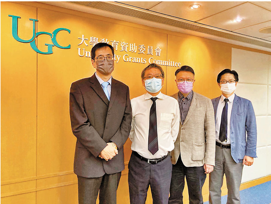 ●來自港大、中大等院校的研究團隊共獲逾億港元撥款，研究與新冠有關的項目。左起：徐國榮、金冬雁、許樹昌、潘烈文。香港文匯報記者  攝