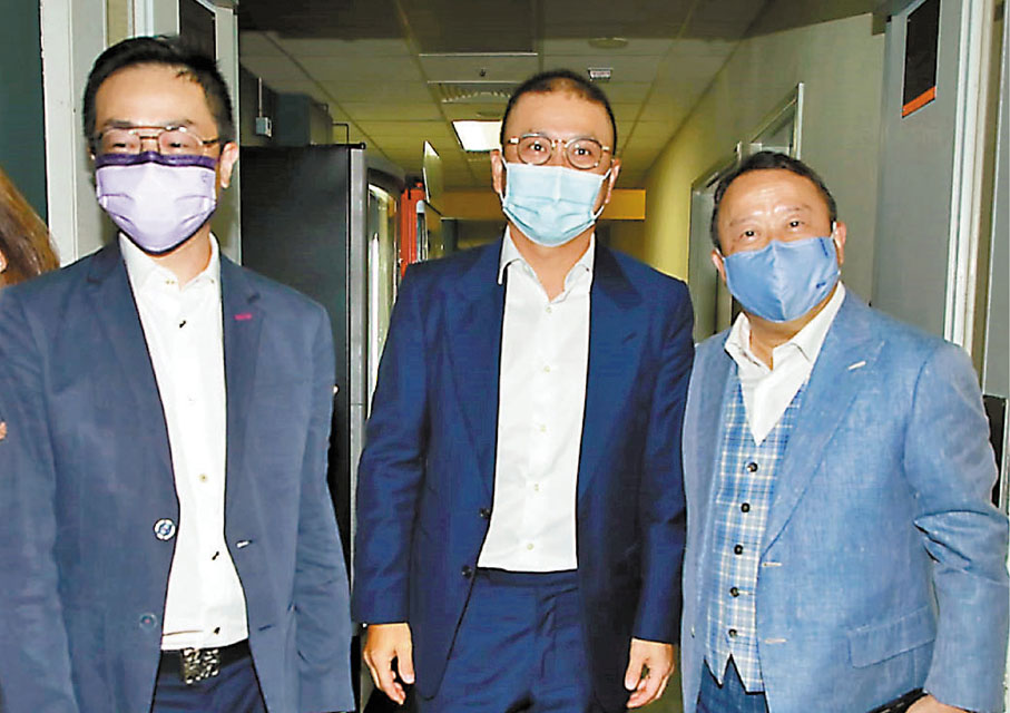 ●左起：騰訊集團副總裁兼富融銀行董事長賴智明、TVB主席許濤及曾志偉。