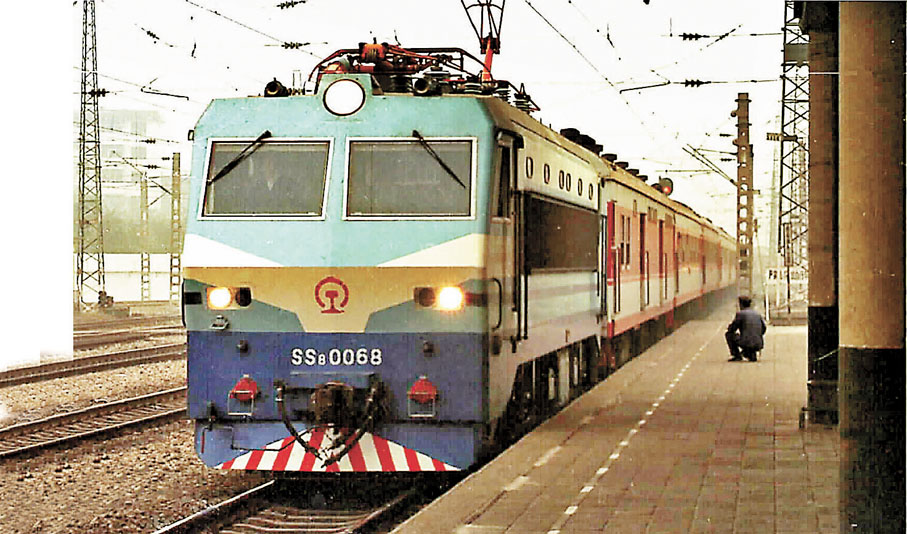 ●「韶山」8型電力機車