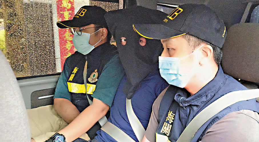 海關昨日在上水拘捕一名34歲無業男子，據悉是「大麻屋」租戶。 香港文匯報記者  攝