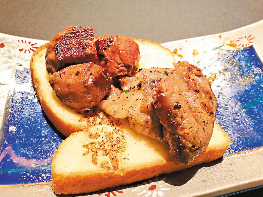 ●將牛放在板神方包上更美味