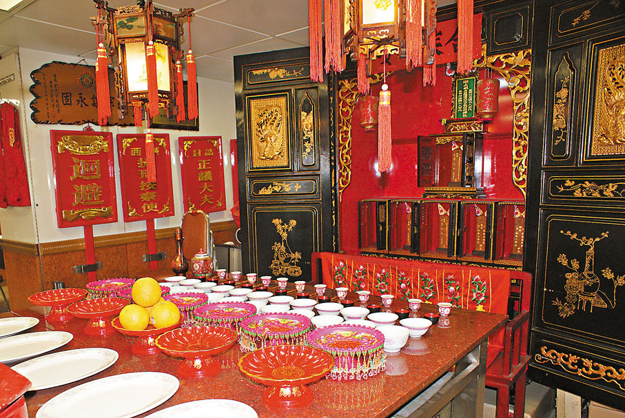 祖堂內供奉郭氏祖先。