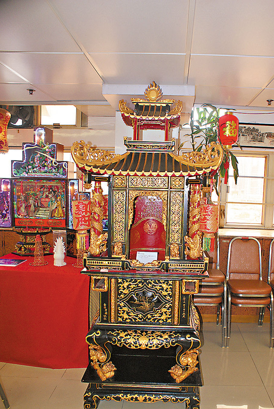 ●祭祖時用到的潮州金漆木雕。