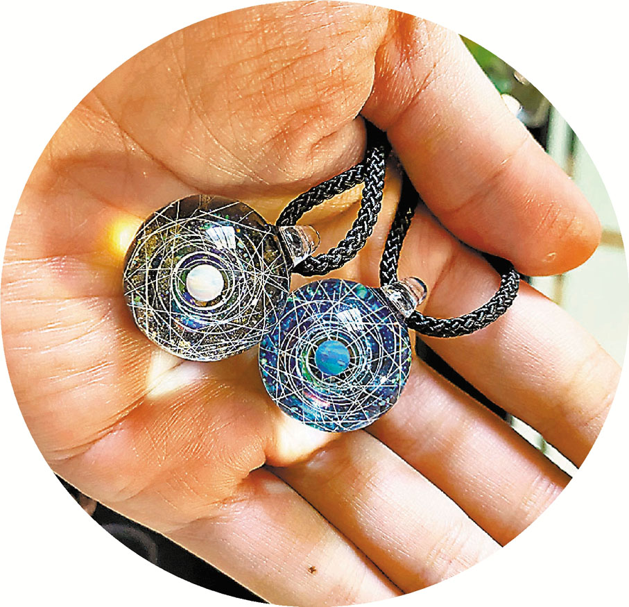 寵物毛髮做成的紀念品。 香港文匯報記者李薇  攝