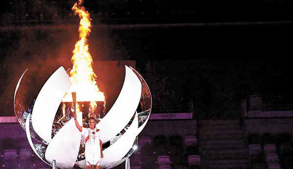 ●日本網球手大坂直美點燃奧運主火炬。法新社
