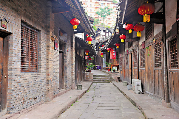 ●土城老街上有全國保存最為完好的女紅軍街。