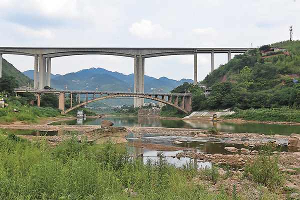 ●紅軍一渡赤水的習水縣土城渾溪口渡口。