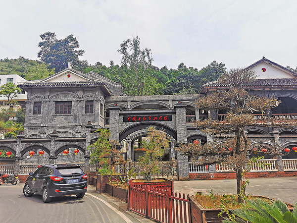 ●土城鎮上設有全國唯一的中國女紅軍紀念館。