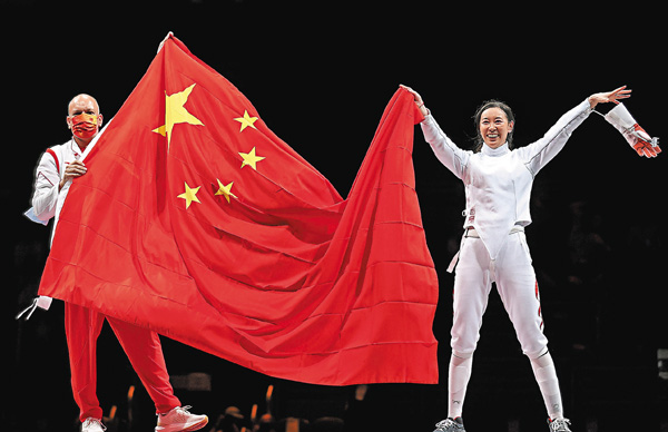 ●24日，在東京奧運會擊劍項目女子個人重劍決賽中，中國選手孫一文奪得冠軍。新華社