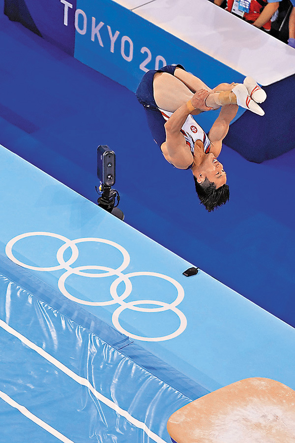 ●石偉雄在跳馬比賽展示「李世光跳」。 美聯社