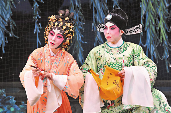 ●韋子健和梁宛華演《帝女花》之《上表》。