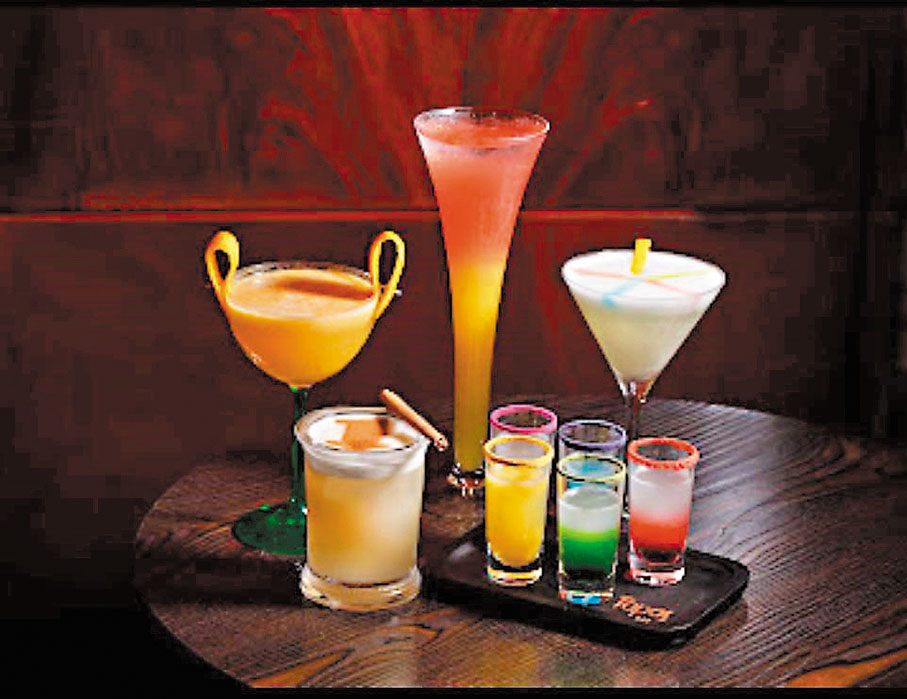 ● 各款色彩艷麗雞尾酒