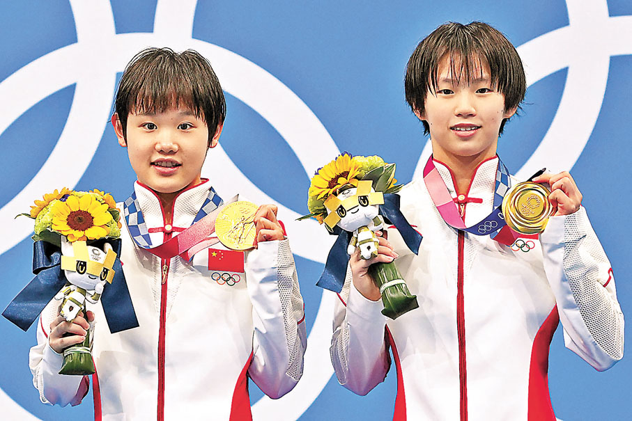 ● 張家齊(左)和陳芋汐的年輕組合，為國家隊贏下今屆跳水第二個冠軍。  法新社