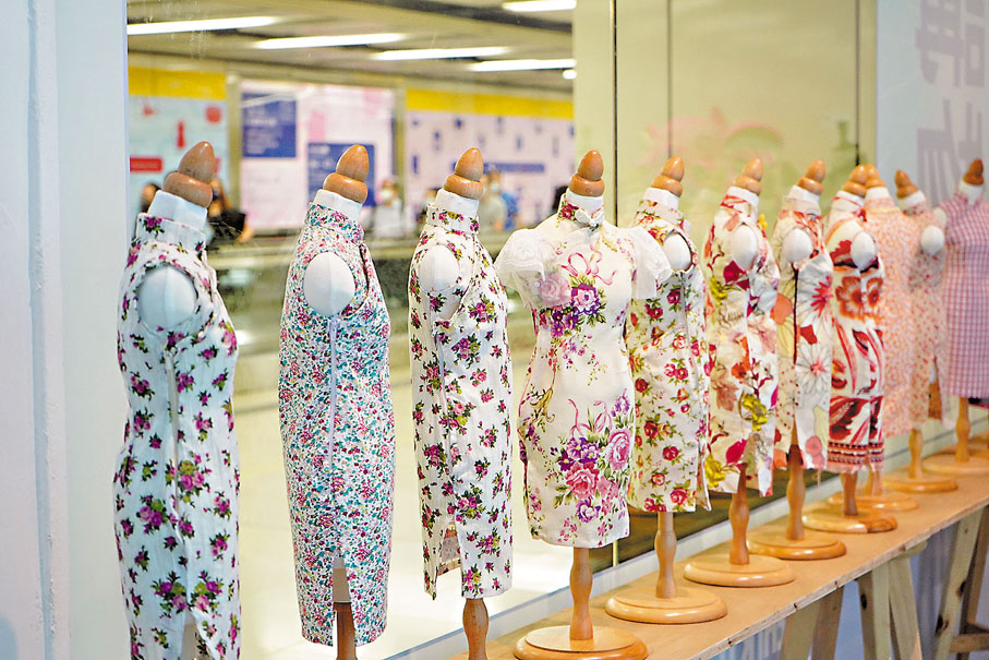 ●糅合當代元素的長衫設計。