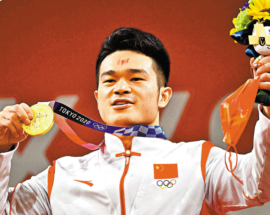 ●石智勇以破世界紀錄的佳績摘下73公斤級舉重金牌。 法新社