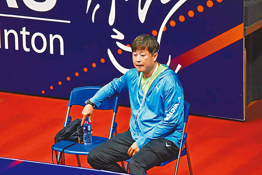 ●港隊羽球教練陳康。 fb截圖