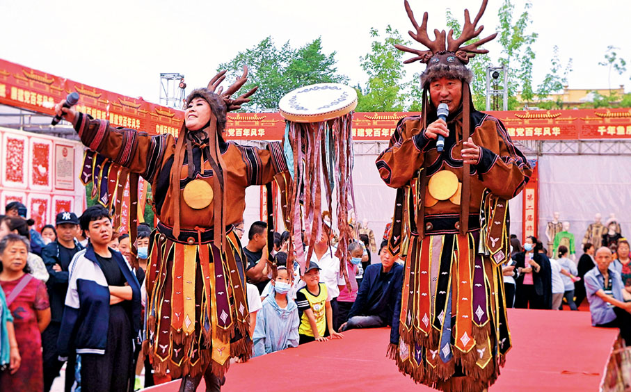 不僅是赫哲語，非遺民族文化赫哲族講唱表演「伊瑪堪」也需傳承。  中新社