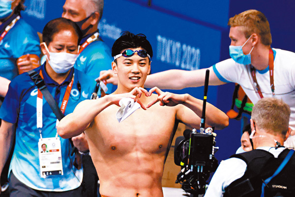 ●獲勝後汪順做出心心手勢。  法新社