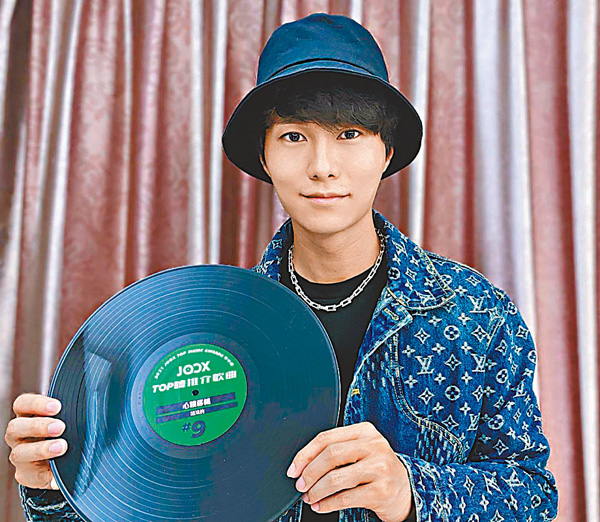 ●胡鴻鈞參與創作的歌曲《心跳移植》得到第9位。