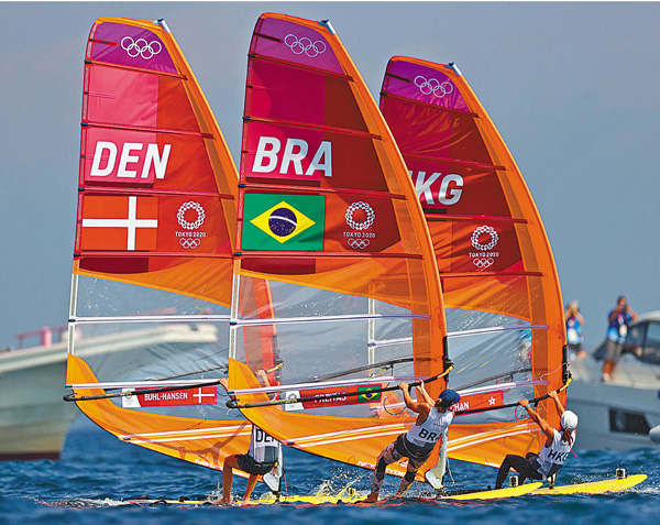 ●陳晞文（右一）起步時一馬當先。 路透社