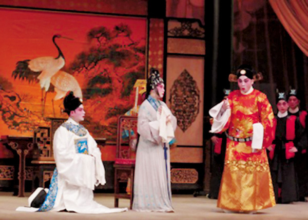 ●三姐弟在公堂上，伸張正義大道理。