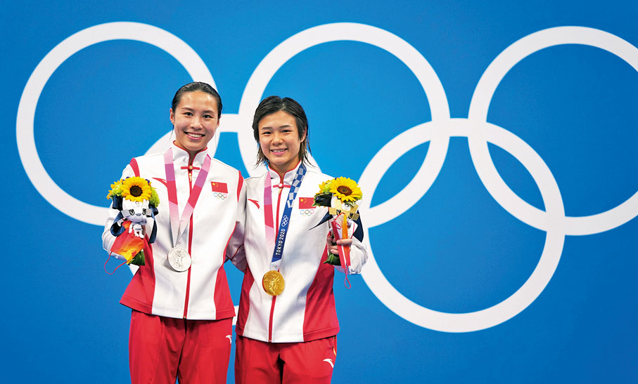 ●施廷懋和王涵(左)包辦了女子單人3米板冠亞軍。  新華社