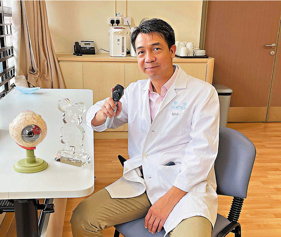 ●高德全在醫局生涯一晃眼便35載，本月底年屆退休的他喜獲醫管局頒發傑出員工獎，但仍未想退下火線，故將以重僱身份重返東區醫院及兒童醫院診症。 香港文匯報記者  攝