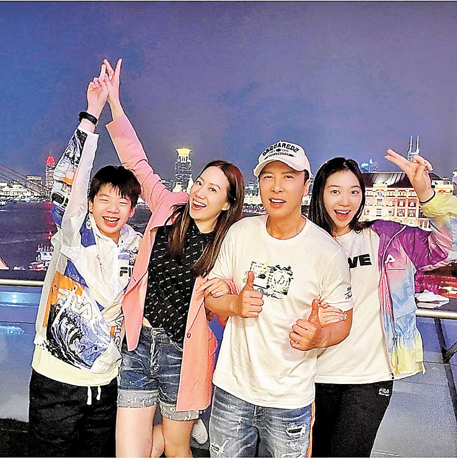 ●甄子丹一家不時在網上放閃。