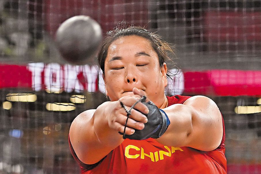 ●王錚昨日摘下奧運女子鏈球比賽銀牌。 法新社