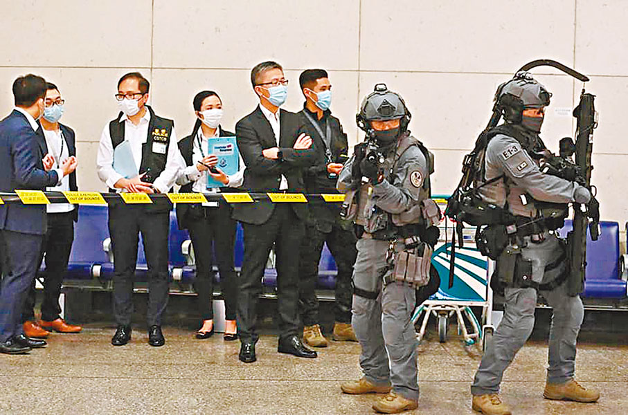 ●警務處處長蕭澤頤親臨演習現場視察。警方facebook圖片