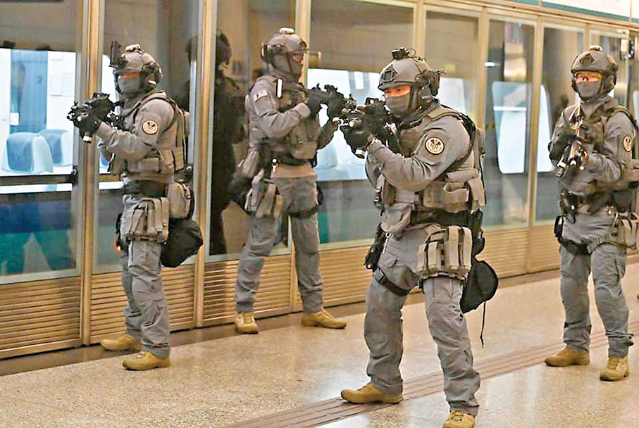 ●鐵路應變部隊出動圍剿恐怖分子。警方facebook圖片