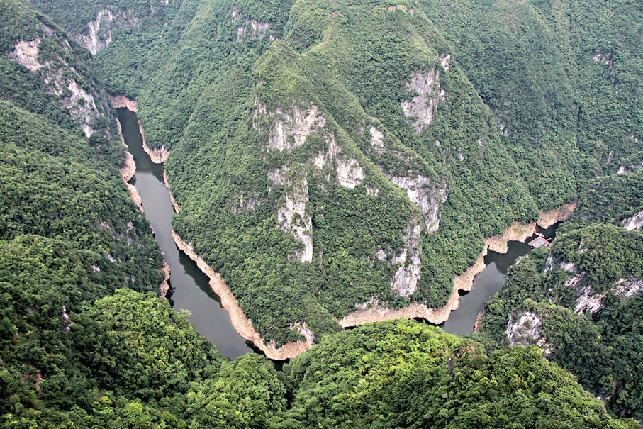 ●壯美的石筍河