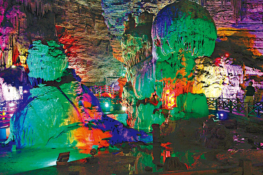 ●龍洞內千奇百怪的鐘乳石