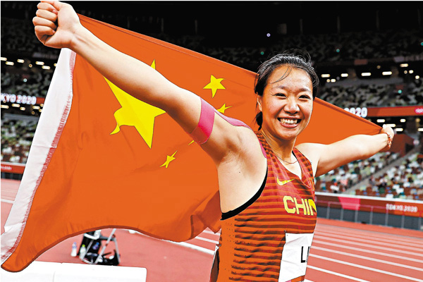 ●在女子標槍項目，劉詩穎勇奪國家隊奧運史上第一面標槍金牌。  新華社
