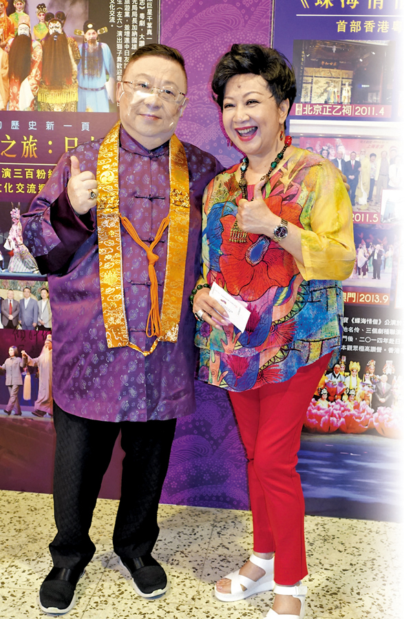 ●李居明為全港戲劇界帶來喜訊，家燕姐亦感興奮。