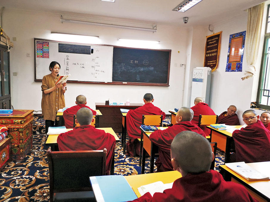 ●少年活佛正在上課。