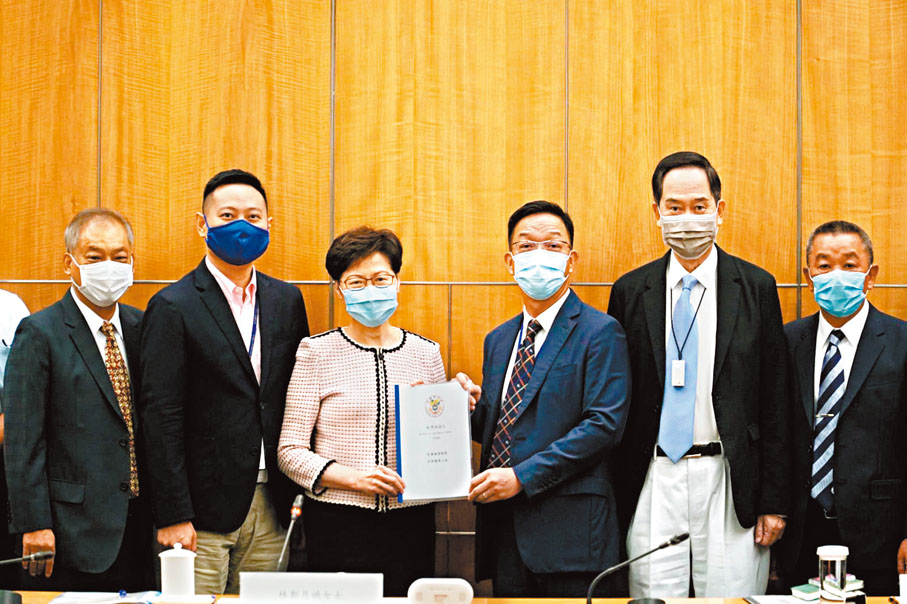 ●新界鄉議局昨日約見行政長官林鄭月娥，就新一份施政報告提交建議書，要求特區政府放寬對「祖堂地」發展的限制。