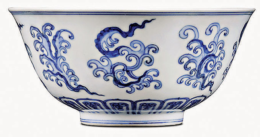 ●明成化青花夔鳳碗。