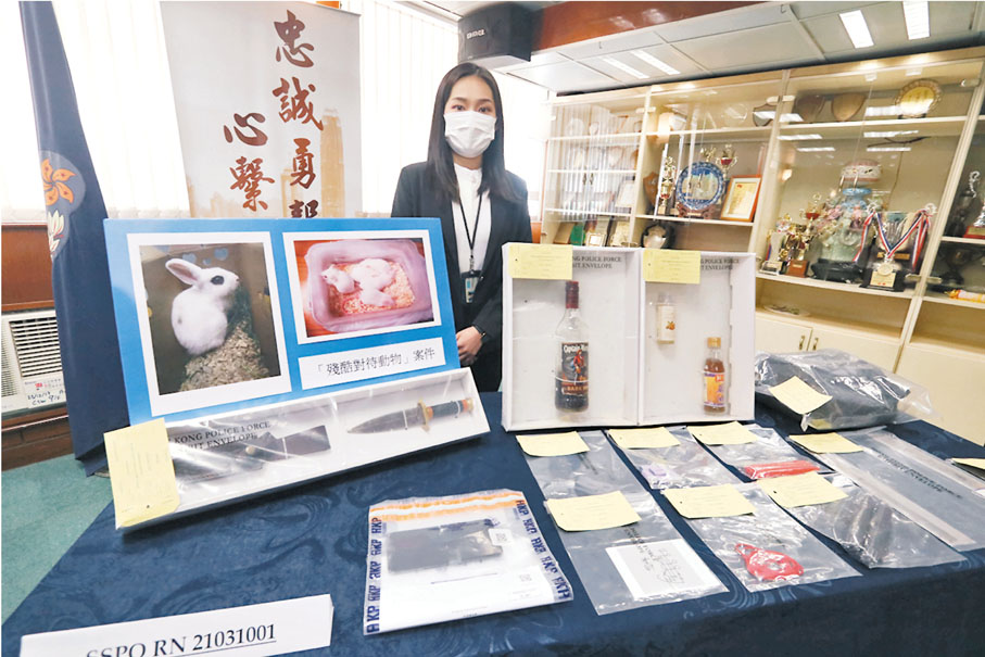 ●警方展示證物。  香港文匯報記者  攝