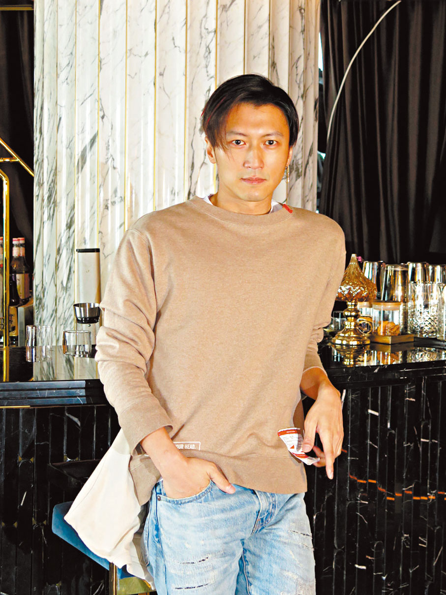 ●霆鋒年少時賣命演出危險動作,如今年長了考慮也多了。