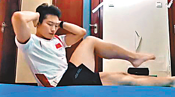 ● 跳水運動員王宗源在隔離期間仍堅持每天訓練。  網上圖片