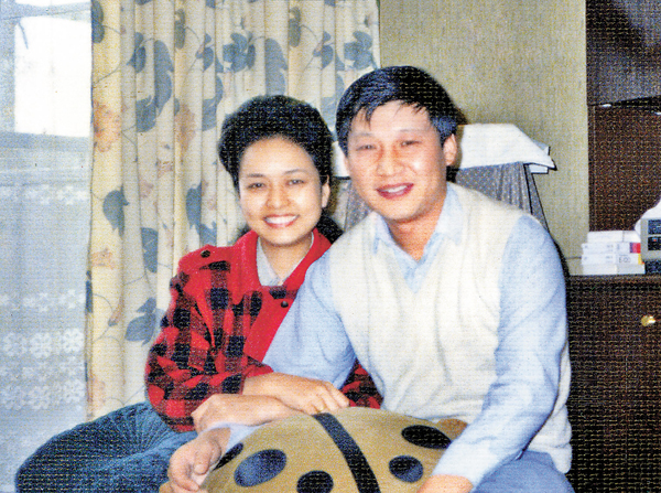● 1989年9月，習近平和彭麗媛合影。 資料圖片