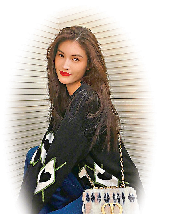 ●超模何穗比陳偉霆細四歲。