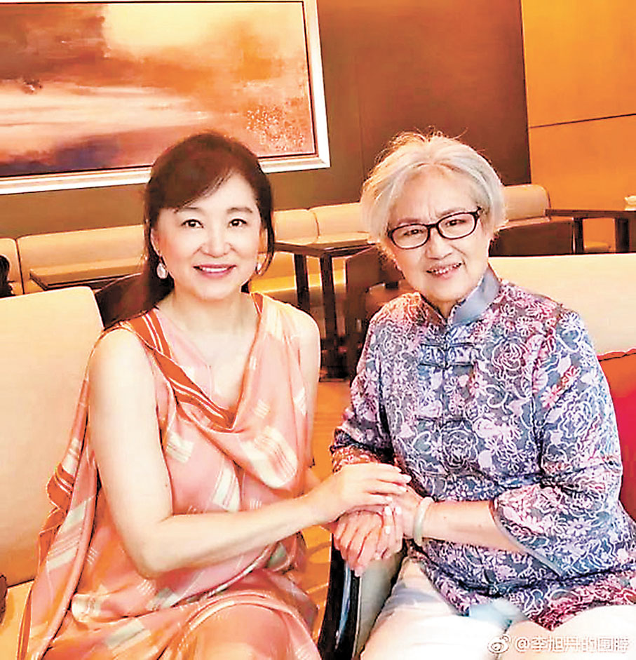 ●林青霞年前去拜會王文娟老師時拍下的珍貴合照！ 作者供圖
